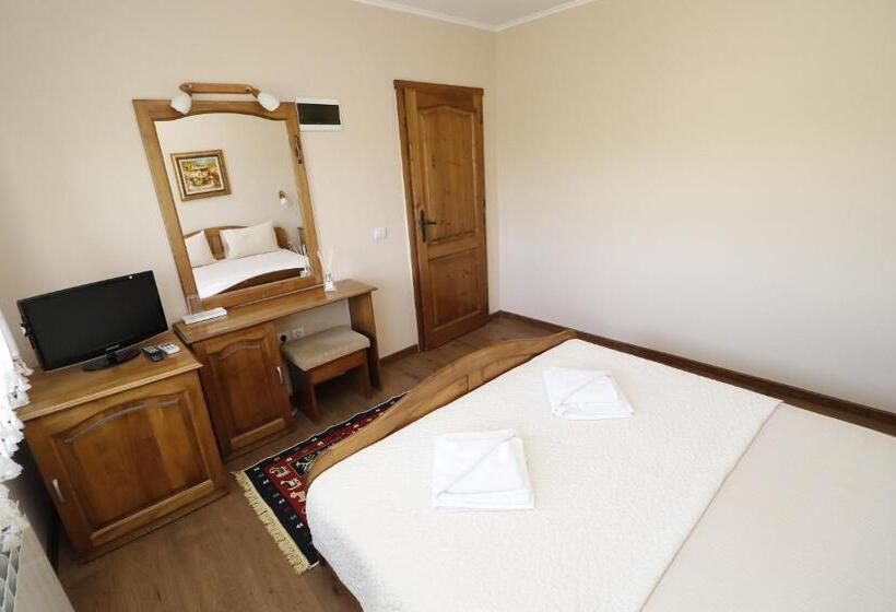 Quarto Estandar Vista Jardim, Family Hotel Arbanashka Sreshta