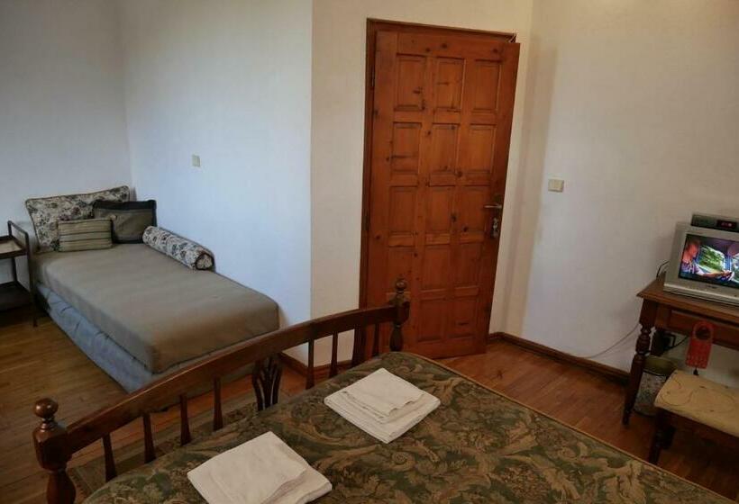 标准三人间, Castle Cottage Bed & Breakfast