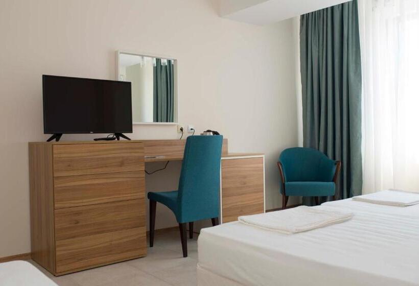 Triple Room Sea View, Ema
