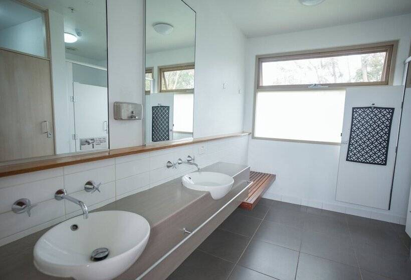 Кровать в Многоместном Номере с Общей Ванной, Yha Apollo Bay Eco