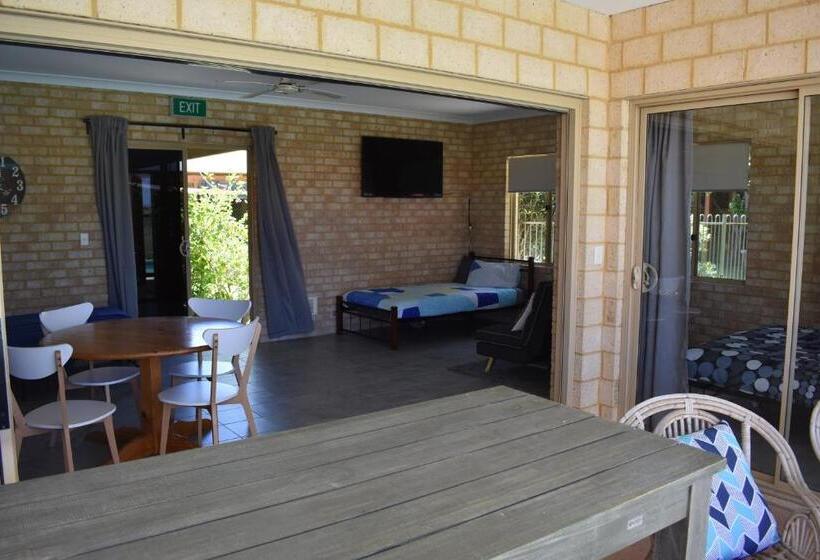 스탠다드 스튜디오, Lancelin Lodge