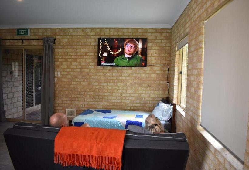 Студия Стандарт, Lancelin Lodge