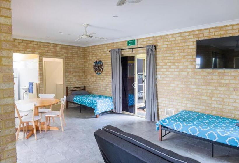 스탠다드 스튜디오, Lancelin Lodge