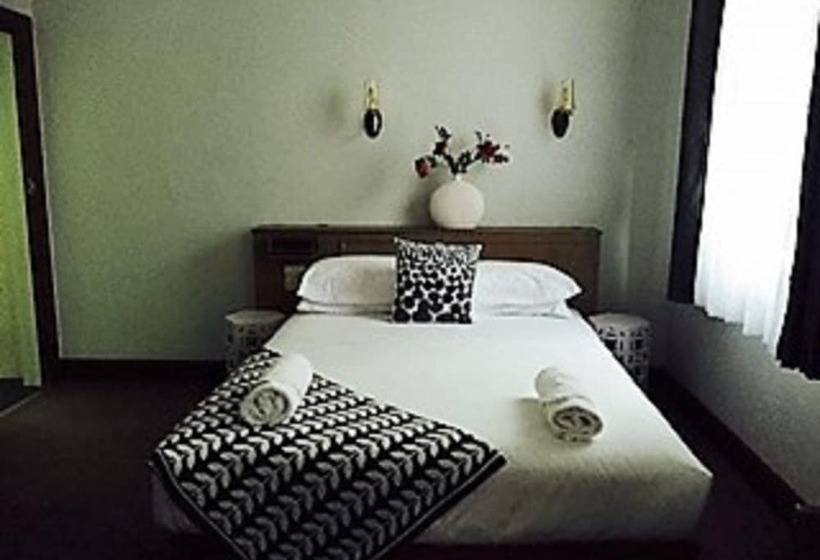 스탠다드 룸, Burkes Hotel Motel