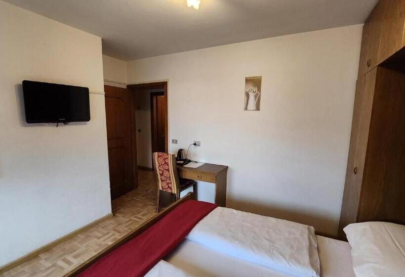 اتاق استاندارد چهارنفره با بالکن, Inter Hotel B&b