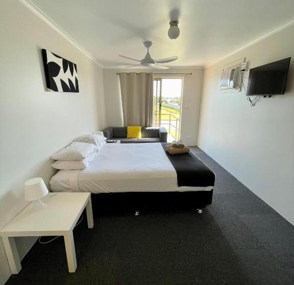 스탠다드 스튜디오, Geraldton S Ocean West Holiday Units & Short Stay Accommodation
