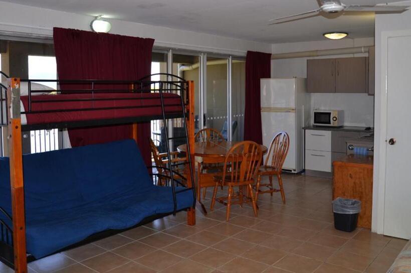 Семейный Номер, Tweed River Motel
