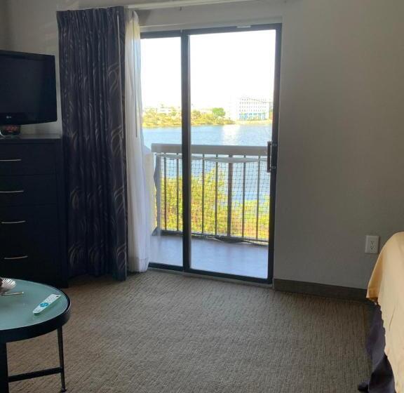 Standard studio with lake view, Great Location Studio Pool/lake View Orlando I Drive