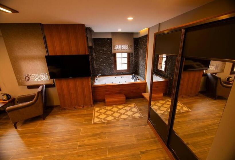 اتاق سوپریور با تخت بزرگ, Kervansaray Deluxe