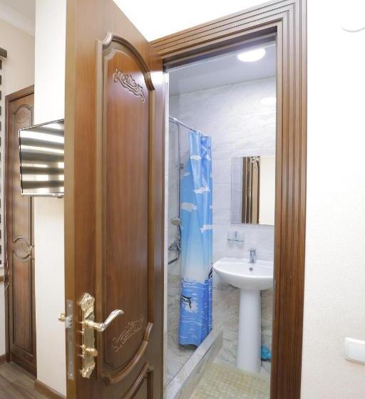 اتاق استاندارد سه نفره, Guest House Gumbaz Sts