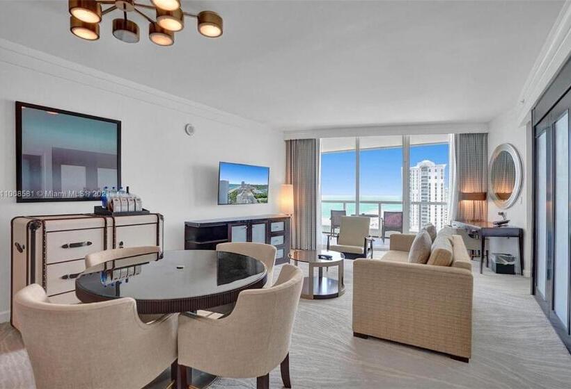 小型套房带海景, Fontainebleau Miami Beach
