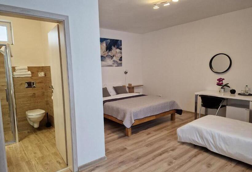 豪华三人间, Casa 7 Sate Apartament