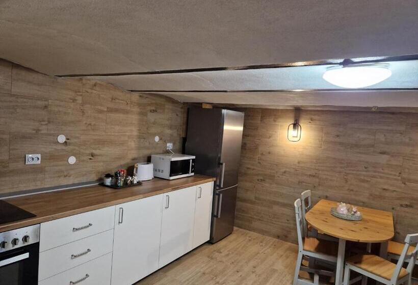 豪华三人间, Casa 7 Sate Apartament