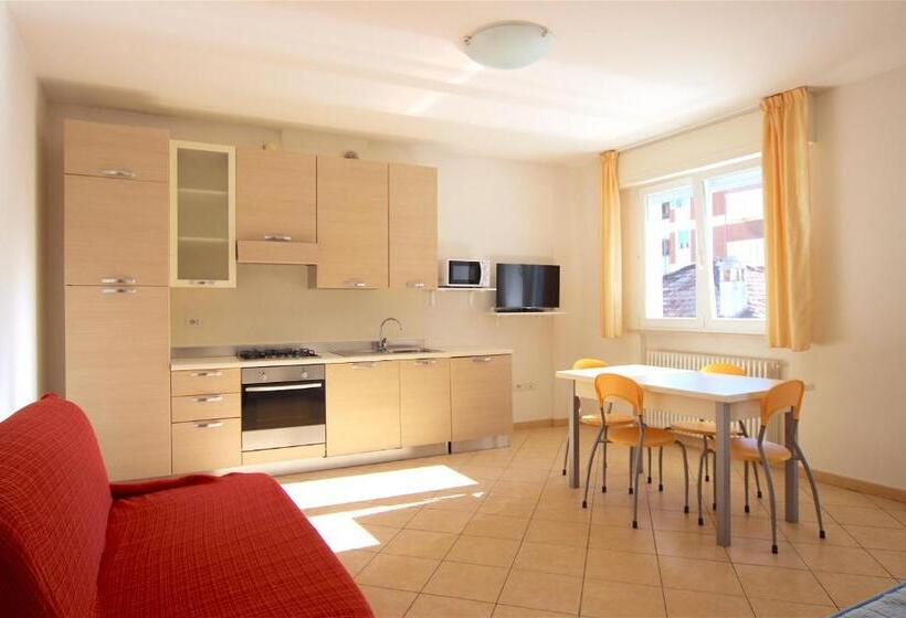 Apartamento 1 Dormitório com Sacada, Alice Appartamenti