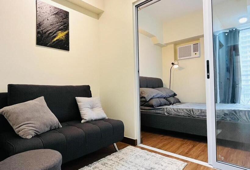Люкс, Modern Contemporary 1br Fully Furnished Condo With Balcony At Prisma Residences