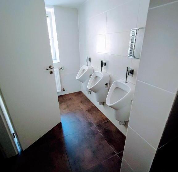 스탠다드 싱글 룸, Room In Guest Room   Comfortable Single Room With Shared Bathroom And Kitchen