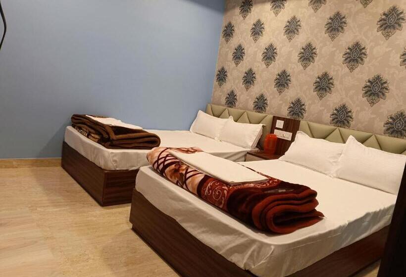 Четырехместный Номер Стандарт, O Uttara Residency