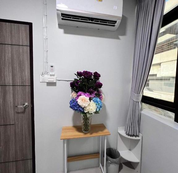 Escritório Estándar, Luna Hotel สถานีดอนเมือง