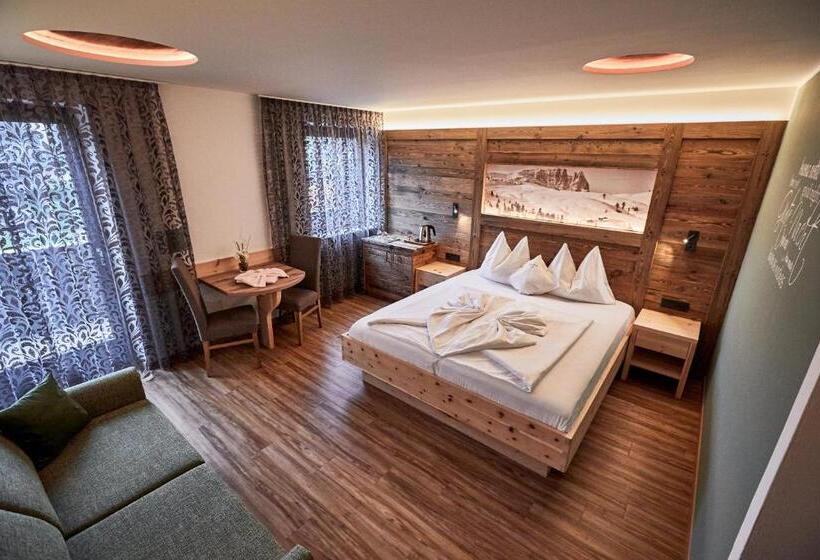 اتاق لوکس با بالکن, Garnì Savoy