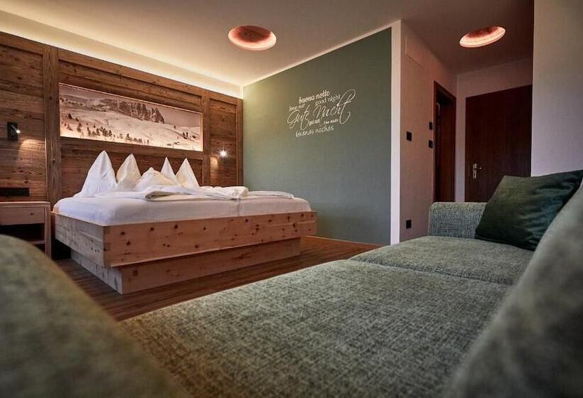 اتاق لوکس, Garnì Savoy