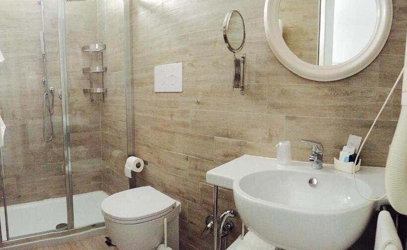Четырехместный Номер Стандарт с Балконом, Garni' Serena