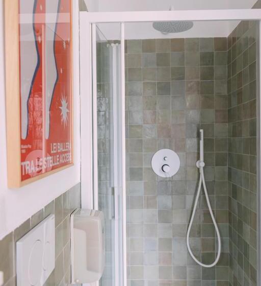 اتاق استاندارد سه نفره, Tomato Urban Retreat