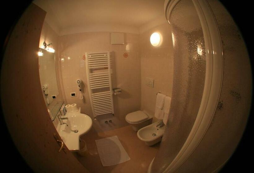 اتاق راحتی سه تخته, Vigo