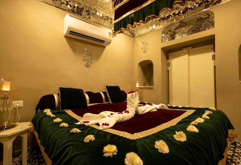 اتاق لوکس, Sheel Mahal  Near Hawa Mahal