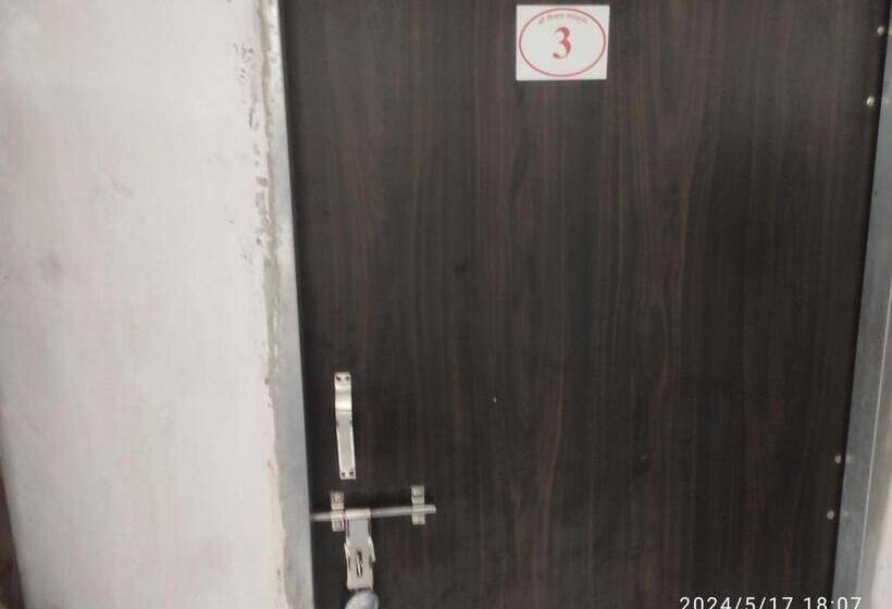 Номер Стандарт, Kuber Bhandari Guest House And Hotel, Sehore