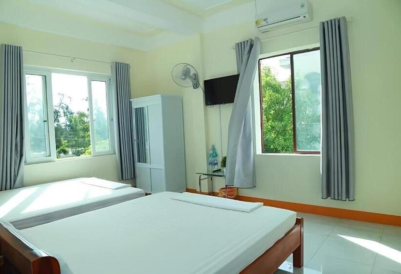 Family Room Side Sea View, View Nhat Le Beach