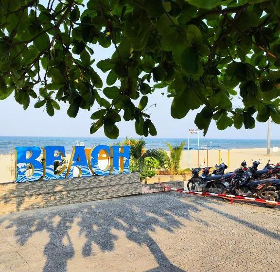 Deluxe Triple Room Sea View, View Nhat Le Beach