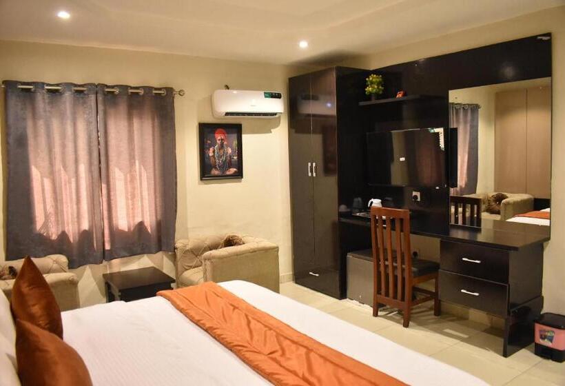 اتاق لوکس با تخت بزرگ, Ifycious Lodge