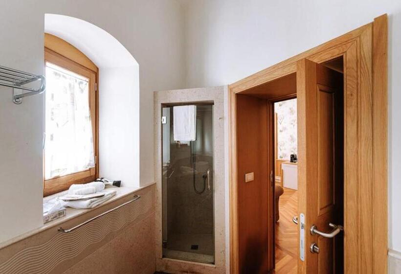 Семейный Номер, Santa Rosa Relais