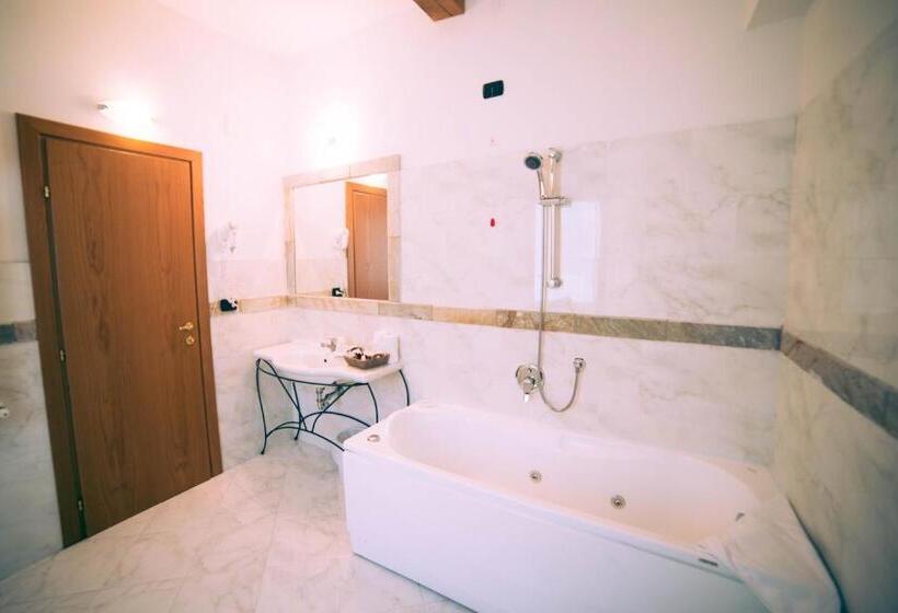 标准三人间, Abetone E Piramidi Resort