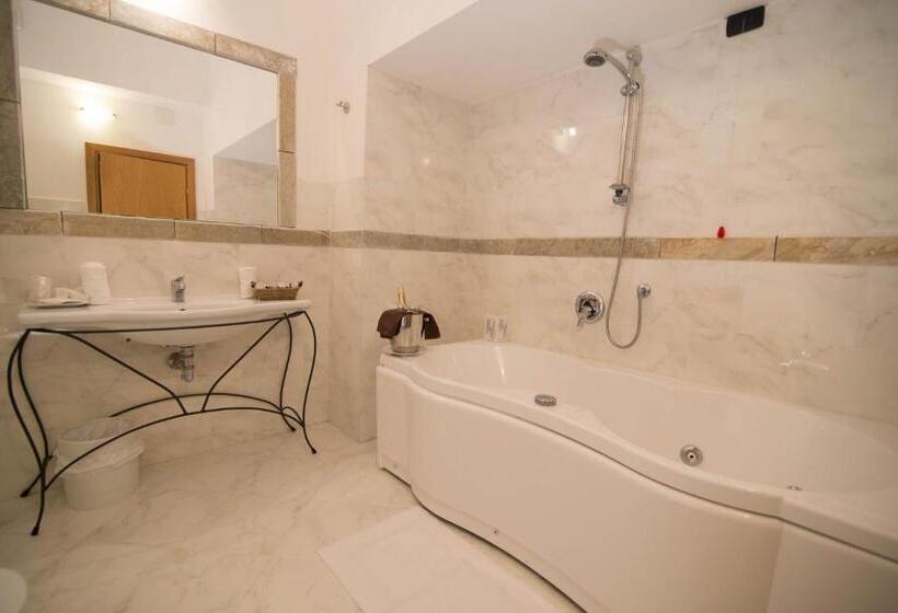Семейный Номер, Abetone E Piramidi Resort
