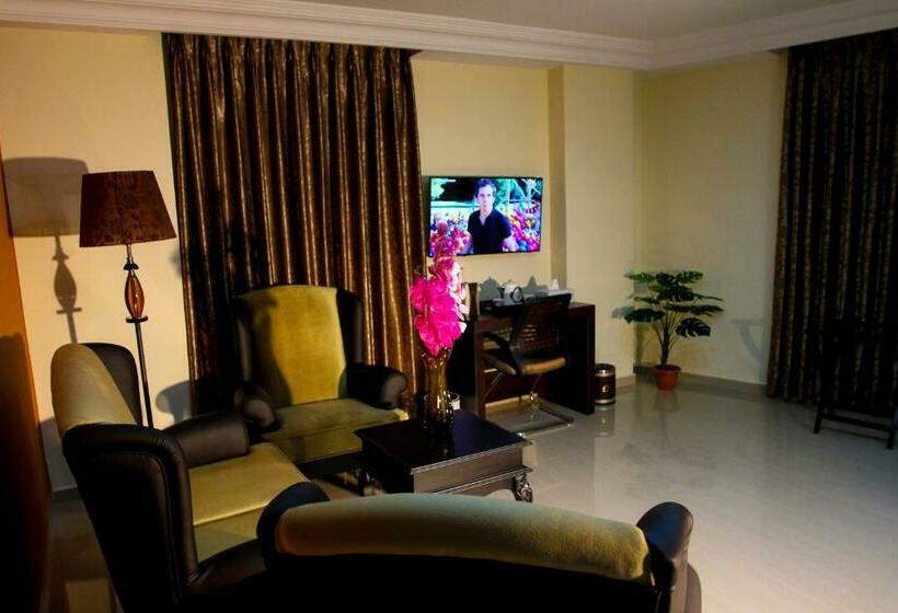 Superior Room, Queen Plaza