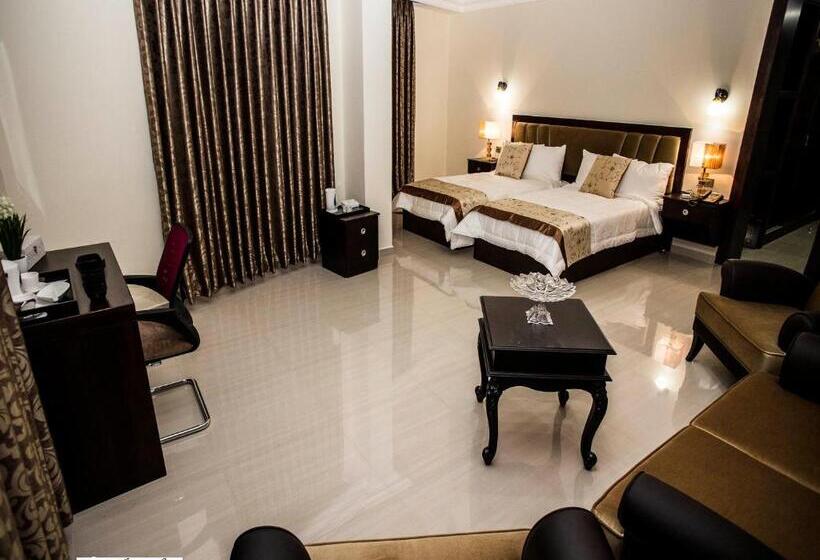 Superior Room, Queen Plaza