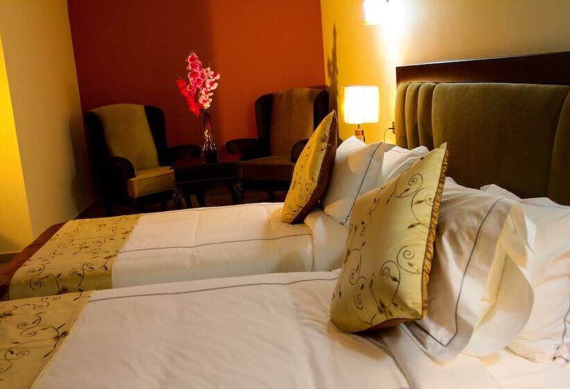 Standard Room, Queen Plaza