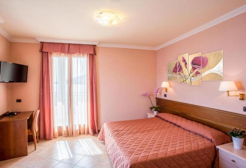 اتاق استاندارد با چشم‌انداز دریاچه, Romagna