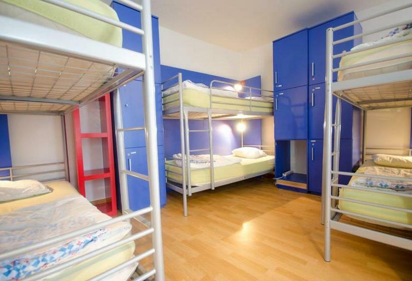 تختخواب در اتاق مشترک, H2o Hostel