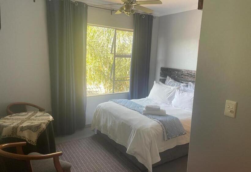 Номер Стандарт, Africa Footprints Guest House