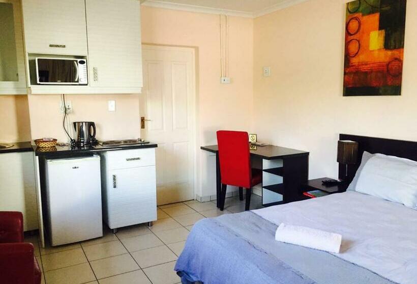 Quarto Estandar, Logos Guest House