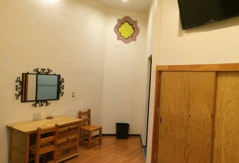컴포트 룸, Estelar