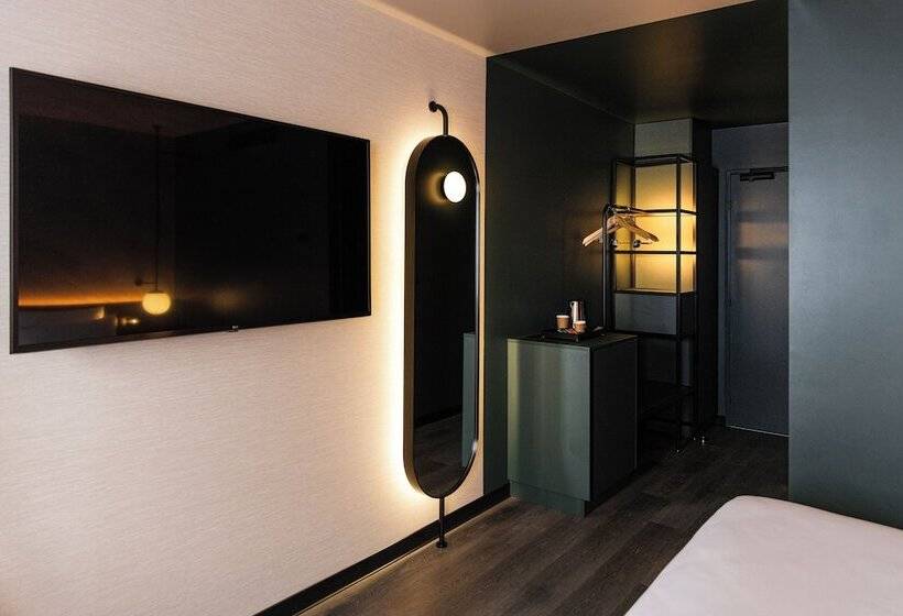Classic room with river view, Novotel Rouen Centre Cathedrale