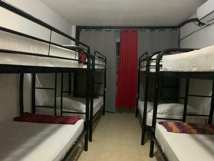 اتاق خانوادگی, Hostal Loco Coco Loco