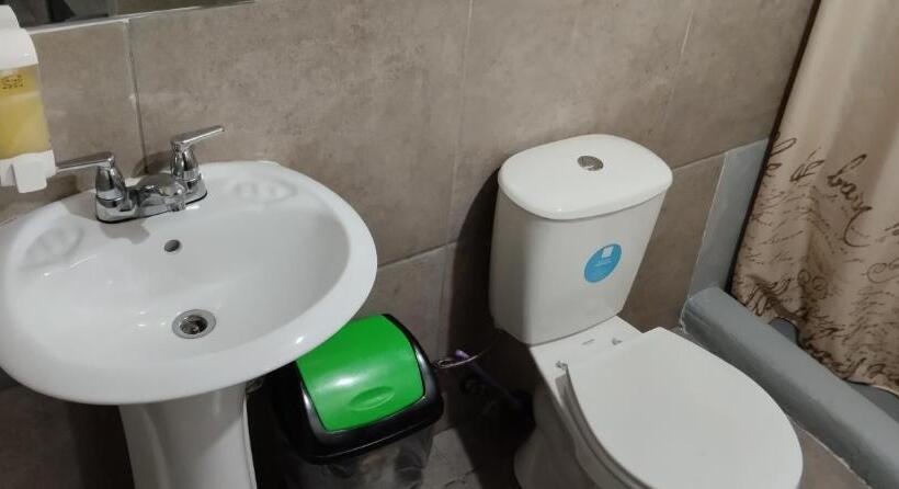 اتاق استاندارد سه نفره, Hostal Loco Coco Loco