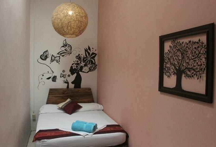 Номер Economy с общей ванной комнатой, Bodhi Hostel & Lounge
