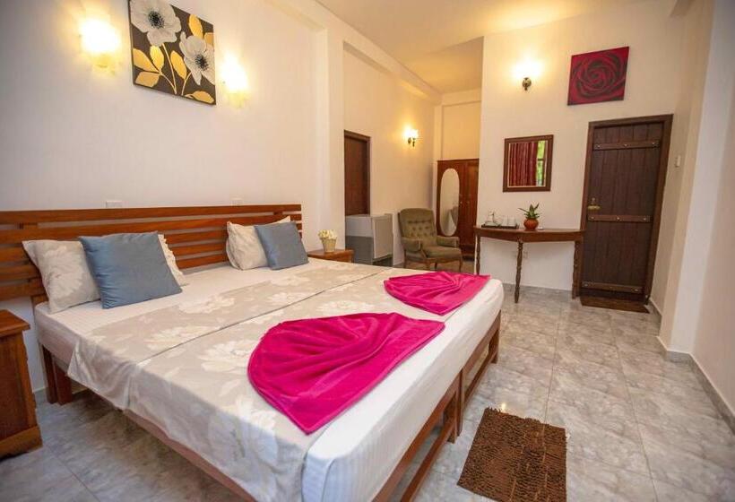 اتاق استاندارد با چشم‌انداز استخر, Arcadia Resort