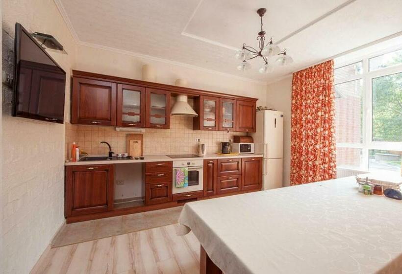家庭间, Villa Provans