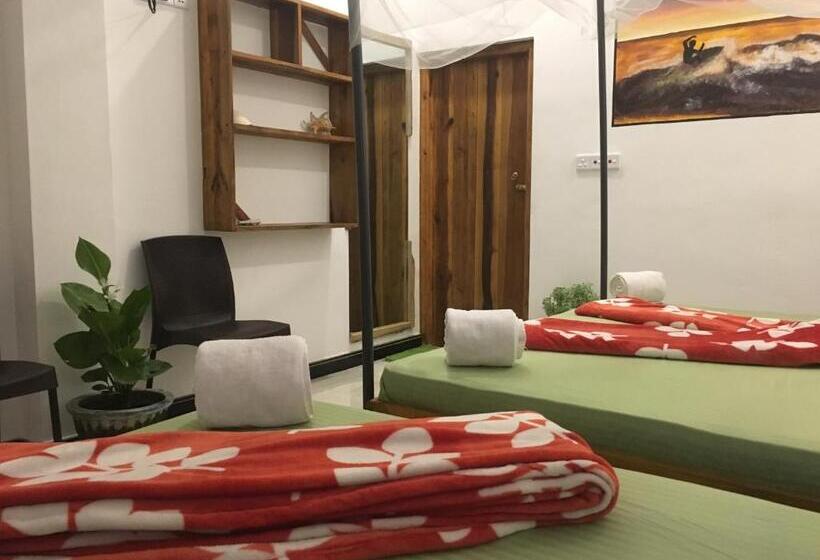 اتاق لوکس سه تخته, Garden Cottage Arugambay